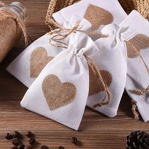 Sac cadeau en lin recyclable avec cordon de serrage, motif en forme de cœur, estampé pour la Saint-Valentin, mariage, Pâques, Noël, sac à bonbons - Product Image 4