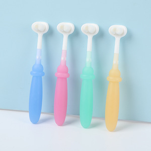 Brosse à dents pour enfants à 3 côtés avec poils en nylon triple pour un nettoyage complet des dents, idéale pour les voyages, pour adultes et enfants - Product Image 1