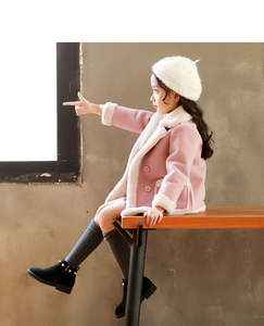 ผู้จัดจำหน่ายเสื้อผ้าเด็กจากจีน เสื้อโค้ทขนสัตว์สีชมพูสวยงาม อุ่นสบายสำหรับเด็กผู้หญิงในฤดูหนาว - Product Image 4