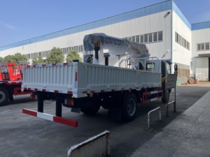 Autocarro <span class=keywords><strong>con</strong></span> Gru Montata su Telaio ISUZU, Capacità di Sollevamento 3-16 Tonnellate, Braccio Dritto e Pieghevole - Product Image 4