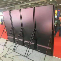 Layar Video LED Warna Penuh Indoor/Outdoor Bebas Diri Berdiri 640x1920mm 960X1920mm OEM SDK IP43 Garansi 3 Tahun Pitch Pixel 2.5mm 1000