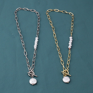 Collier chaîne vintage européen-américain en métal irrégulier avec boucle OT, perle blanche, chaîne de pull haut de gamme, alliage de zinc géométrique - Product Image 4