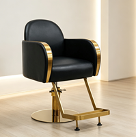 Chaise de barbier haut de gamme avec dossier incurvé et finition dorée élégante pour salon de coiffure professionnel