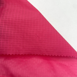 DISPONIBILE Tessuto in Nylon 100% Ripstop a Quadretti, Leggero 20D 30gsm, Lucido, Impermeabile, per Giacche Imbottite e <span class=keywords><strong>Tessuti</strong></span> per Paracadute - Product Image 5