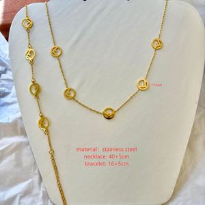 Yüksek lehçe moda titanyum çelik takı setleri 18k altın kaplama F mektup kolye bilezik kadınlar için su geçirmez takı - Product Image 5