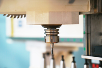 Machine de découpe CNC multifonctionnelle 1300x6000 pour la découpe d'aluminium et de bois, idéale pour les panneaux en nid d'abeille en aluminium