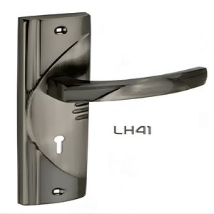 Poignée de porte élégante en fer plaqué laiton noir et argent, 7 pouces, pour installations de porte standard, prix de gros - Product Image 2