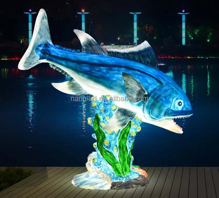 รูปปั้นปลาการ์ตูนขนาดใหญ่เหมือนจริงพร้อมไฟ LED,ประติมากรรมรูปปลาฉลามสีน้ำเงินทะเลทำจากไฟเบอร์กลาสทำด้วยมือ