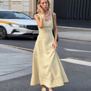 Robe midi élégante à col carré et taille haute pour femme, coupe ajustée, sans manches, chic et minimaliste, tenue décontractée - Product Image 1