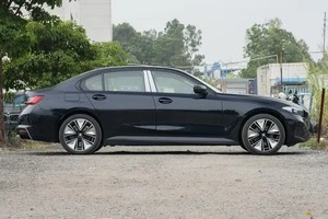 B/M/w I3 Nero 2026 EDrive 40L Pacchetto Midnight Sport Autonomia 526km Batteria 70.2kWh - Product Image 2