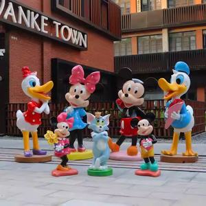 Ornement <span class=keywords><strong>de</strong></span> Noël extérieur écologique peint à <span class=keywords><strong>la</strong></span> main, sculpture <span class=keywords><strong>de</strong></span> <span class=keywords><strong>dessin</strong></span> <span class=keywords><strong>animé</strong></span> Mickey Mouse en fibre <span class=keywords><strong>de</strong></span> verre et résine pour aire <span class=keywords><strong>de</strong></span> jeux, <span class=keywords><strong>Minnie</strong></span> Donald - Product Image 5