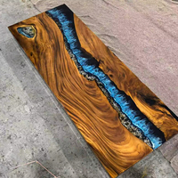 Ensemble de table à manger avec design moderne en résine époxy pour cuisine ou hôtel, présentant un motif rivière exquis