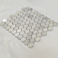 Carreau de mosaïque en marbre blanc de Carrare moderne décoration de sol mural de salle de bain de qualité carrelage de mosaïque carré populaire pour la décoration murale