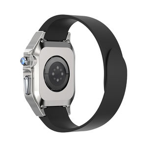 Boîtier de montre plaqué titane serti de diamants fabriqués à la main pour montre intelligente de luxe pour femmes avec des accents de diamant - Product Image 6