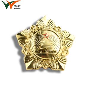 Medalla de Metal Dorada con Diseño Personalizado, Logotipo Grabado en Relieve del Pentágono, Medalla Honorífica - Product Image 2