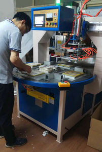 Machine de scellage et de découpe automatique à haute fréquence pour emballages à clapet, avec logo crocodile, emblème d'équipe de football, badge - Product Image 5