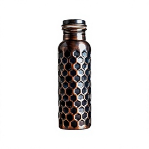 Botella de Agua con Diseño de Panal de Abeja en Cobre, Portátil, para Bebidas al Aire Libre - Product Image 1