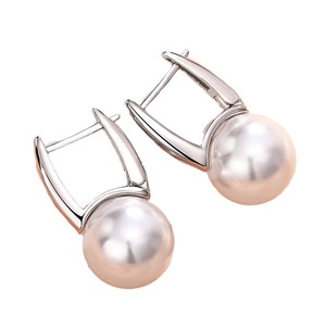 Orecchini Pendenti Vintage Francesi con Perle Imitate, Eleganti e Stilosi per Donne Mature - Product Image 1
