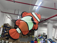 Mascotte gonflable réaliste en forme de poisson-clown suspendu pour la décoration d'événements et de fêtes sur le thème de la mer