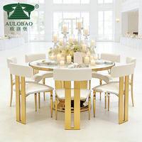 Tables et chaises de salle à manger élégantes en acier inoxydable doré pour événements