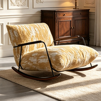 Fauteuil à bascule moderne rembourré avec repose-pieds, chaise de relaxation de type traîneau pour salon et chambre à coucher
