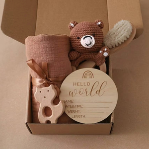Ensemble cadeau pour nouveau-né Kaiyue : <span class=keywords><strong>Couverture</strong></span> d'emmaillotage en mousseline, hochet animal en crochet, anneau de dentition en bois, brosse, carte de développement – Nouveau coffret cadeau pour bébé - Product Image 6