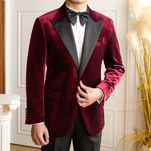 Costume de luxe pour <span class=keywords><strong>homme</strong></span> en mélange de laine, <span class=keywords><strong>blazer</strong></span> de smoking <span class=keywords><strong>bordeaux</strong></span> en velours avec revers en satin, coupe ajustée pour mariage de prestige - Product Image 1