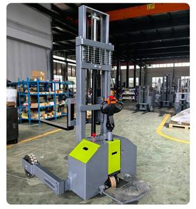รถยกไฟฟ้าไฮดรอลิกสำหรับใช้งานกลางแจ้ง ขับเคลื่อน 4 ล้อ ยางลม  ควบคุมการใช้งานแบบยืน  สำหรับพื้นที่ขรุขระ เสากระโดงแบบชั้นเดียว แบตเตอรี่ตะกั่วกรด - Product Image 4
