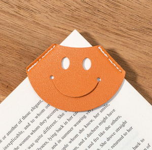 Il Nuovo Segnalibro in Pelle PU con Faccina Sorridente, un Segnapagina Portatile, Ottimo Regalo per Compagni di Classe - Product Image 4