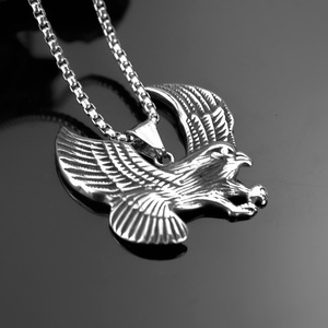 Collier avec pendentif aigle en acier inoxydable pour homme, design géométrique asymétrique, bijoux tendance - Product Image 1