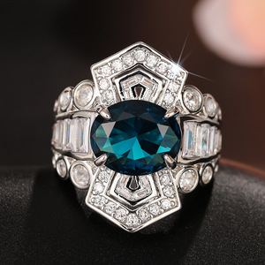 Anello di Lusso con Gemma Blu Ovale per Donne, Elegante Gioiello da Dito - Product Image 5