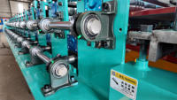 Machine de formage à rouleaux pour panneaux de toiture trapézoïdaux Q-tile à double couche, à entraînement par engrenages, contrôle PLC, largeur d'alimentation personnalisable, très demandée en Afrique