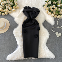 Robe moulante mi-longue élégante sans bretelles pour femme, avec décorations de roses 3D, idéale pour les soirées, les fêtes et les tenues décontractées.