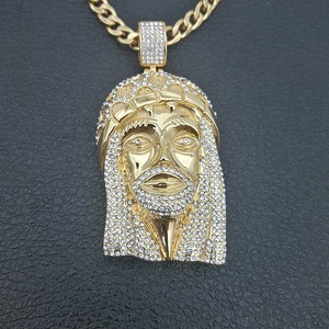 Collier pendentif visage de Jésus plaqué or yunnique avec sertissage pavé de diamants, chaîne en acier inoxydable, idéal pour un cadeau - Product Image 2