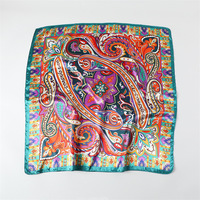 Foulard en Satin de Soie à Imprimé Floral 90x90cm Design Personnalisé en Satin Marque de Luxe Foulards Musulmans pour Femmes Hijab