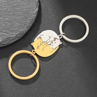 Porte-clés en métal doré en acier inoxydable, breloques de sac bicolores, porte-clés assortis pour couple, porte-clés mignon double chat qui s'embrasse avec cœur, cadeaux