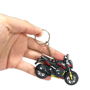 Werbeartikel aus 3d-pvc-gummi für verschiedene automarken motorradhelm-schlüsselanhänger mit individuellem logo kunststoff-schlüsselanhänger - Product Image 4