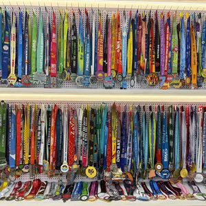 Medalla Deportiva Coleccionable Personalizada de Aleación de Zinc Dorada 5k 10K 21K, Fundida a Presión, Impresa con Letras en Relieve, Forma Personalizada, Recuerdo de Maratón - Product Image 6