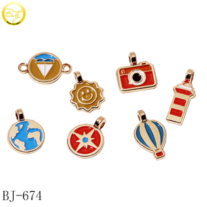 Tùy chỉnh bướm logo nhà sản xuất thiết kế đồ bơi kim loại dập nổi treo Mặt dây chuyền điều chỉnh đồ lót phụ kiện kim loại thẻ tên - Product Image 5