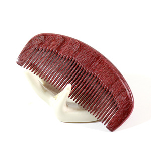 Peine de sándalo de 10-15 cm para mujeres, niños y adultos, peine de madera práctico para el cuidado del cabello - Product Image 5