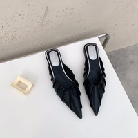 QuiteS 2026 Nouveaux Sabots Chauds Semi-Ouverts à Bout Pointu et Fermé Plissés, Mules Paresseuses Sans Lacets, Sandales Décontractées pour Femme