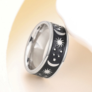 Anillo de acero inoxidable con diseño de sol, luna y estrellas, chapado en oro de 18 quilates, joyería de moda unisex, regalo para ella o él - Product Image 4