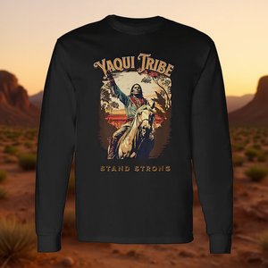 T-shirt promotionnel à manches longues avec motif du chef guerrier de la tribu Yaqui, Indien américain, qui se tient debout et se montre fort - Product Image 3