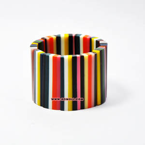 Pulsera elástica facetada de resina cortada a máquina de diamante retro hecha a mano - Product Image 5