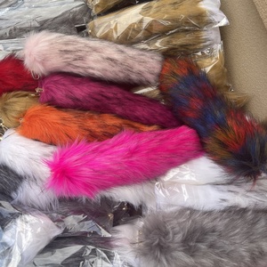 Vente en gros de porte-clés colorés en fausse <span class=keywords><strong>fourrure</strong></span> de renard, breloque mode avec pompon pour sac à main pour femme - Product Image 5