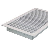 Grille linéaire à double déflection en aluminium blanc et registres pour la climatisation des plafonds de chambres d'hôtel