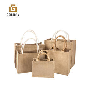 Vente en gros d'or Yute naturel Shopping toile de <span class=keywords><strong>jute</strong></span> fourre-tout sacs fourre-tout en <span class=keywords><strong>jute</strong></span> avec bouton sacs en <span class=keywords><strong>jute</strong></span> au Nigeria - Product Image 1