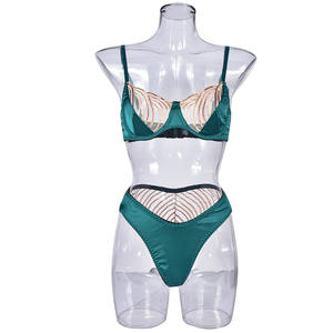 Conjunto de Lencería Sexy de Dos Piezas con Tanga de Malla Verde de Alta Calidad y Encaje Satinado - Product Image 5