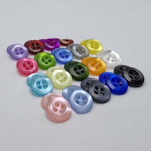 Bán Buôn Nhựa 4-Lỗ Nhựa Áo Sơ Mi Nút Số Lượng Lớn Vòng Chết Màu Sọc Pearlescent Chamfered Cạnh May Quần Nút - Product Image 3