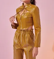 Moda kadın kravat boyun Slim Fit Crop ceket seksi Cut Out fermuar Up Faux PU deri bombacı ceket